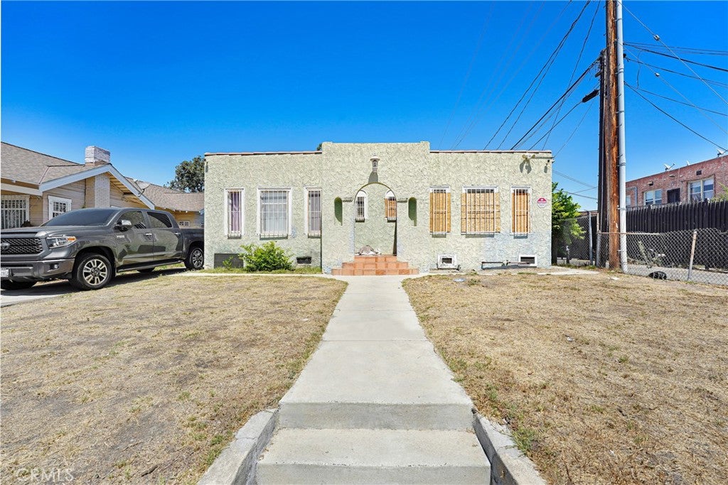 1017 W 46th