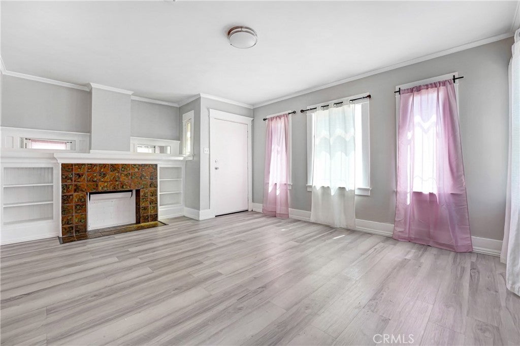 1017 W 46th
