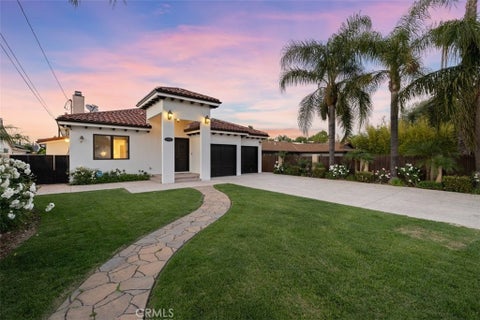 Photo of 22953 Oxnard Street, Woodland Hills, CA 91367 (MLS # SR26074758)