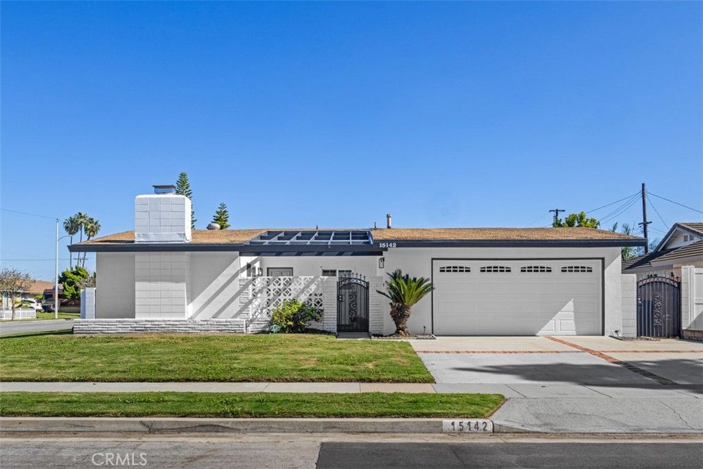 Photo of 15142 Yorkshire Ln, Huntington Beach, CA 92647 (MLS # NP26051157)