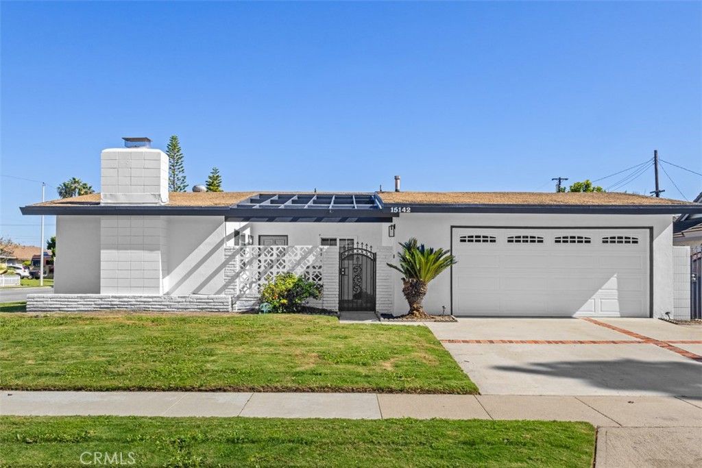 Photo of 15142 Yorkshire Ln, Huntington Beach, CA 92647 (MLS # NP26051157)