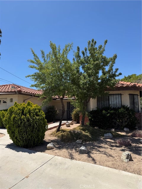Photo of 17378 Danbury AVE, Hesperia, CA 92345 (MLS # HD26121759)