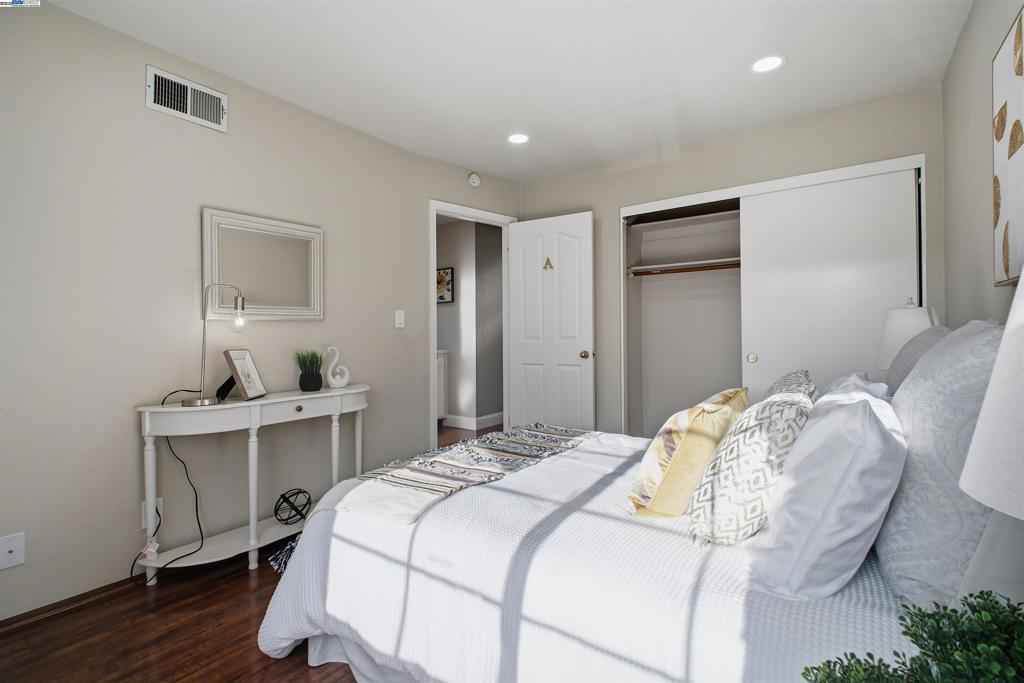 NEW CASTLE - Residential