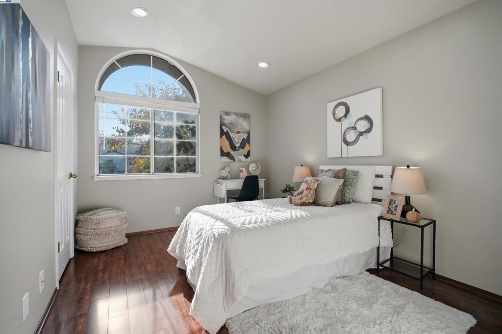 NEW CASTLE - Residential