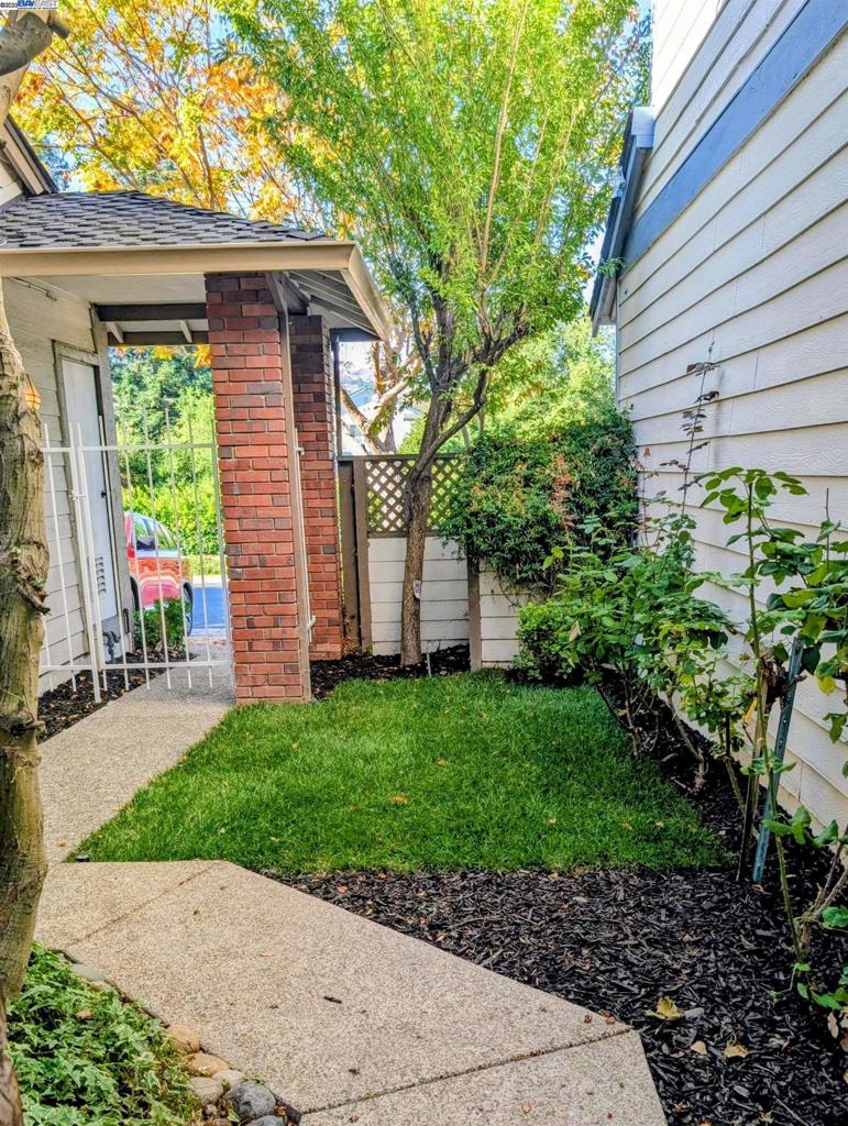 NEW CASTLE - Residential