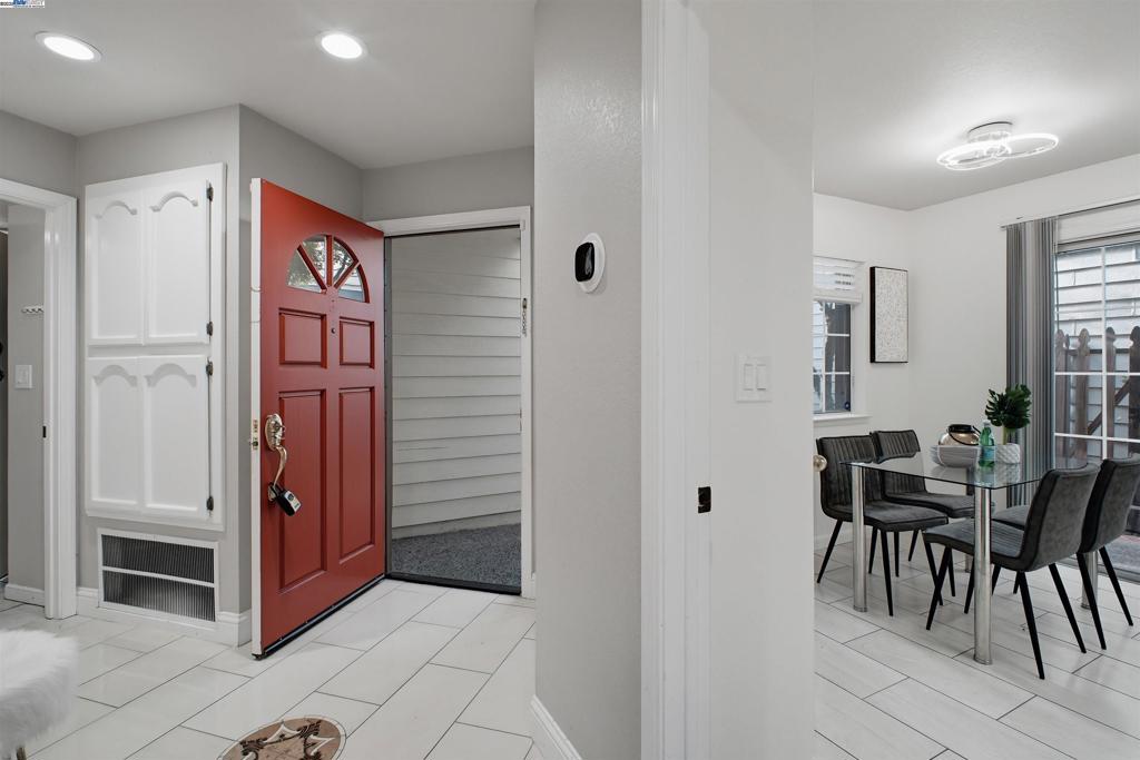 NEW CASTLE - Residential