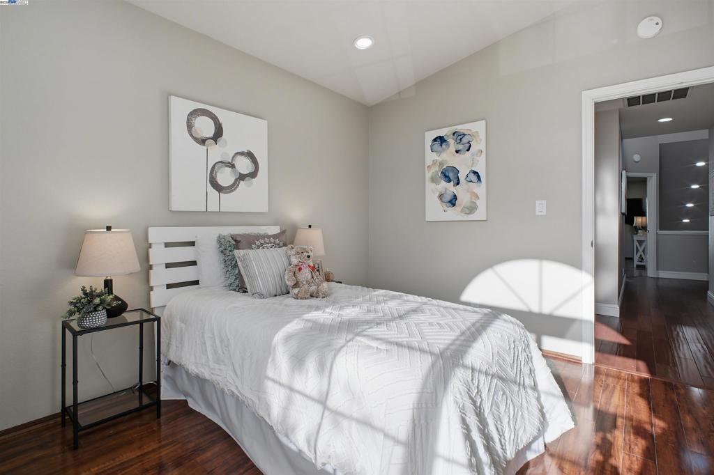 NEW CASTLE - Residential