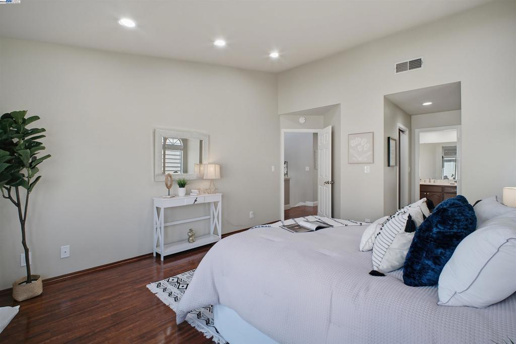 NEW CASTLE - Residential