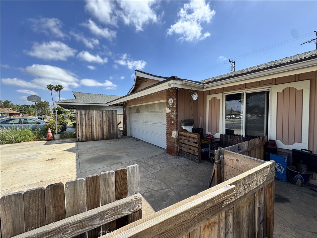 ?? Investment Opportunity in Prime Orange County Location – $300K Below Market Value! ??Attention investors, contractors, and savvy homebuyers – this is the deal you've been waiting for! Located in one of the most desirable neighborhoods in Orange, this 3-bedroom, 2-bathroom home is priced $300,000 under market value and bursting with potential. Bring your hammer and imagination—whether you're looking to flip for profit, build your dream home, or add long-term rental value, this property is your canvas. With solid bones and endless possibilities, this is a rare chance to invest in a high-demand area without breaking the bank. Opportunities like this don’t come often in Orange County—don’t miss out!