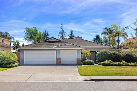 Photo of 5761 Spur Ave Ave, Oceanside, CA 92057 (MLS # 260006114SD)