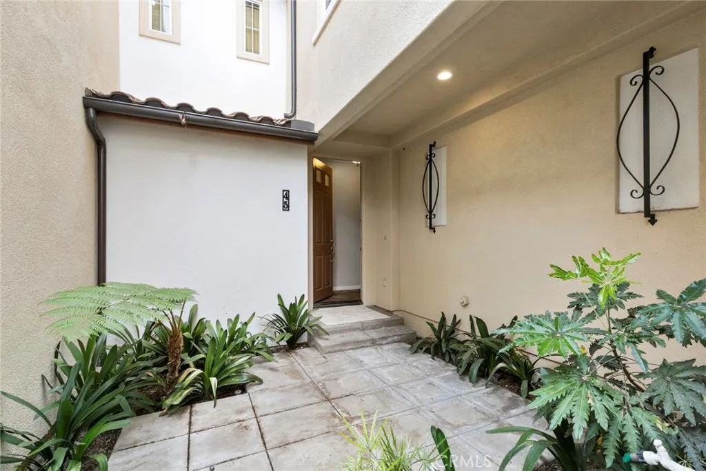 Irvine, California 92603, United States, 2 Bedrooms Bedrooms, ,3 BathroomsBathrooms,Residential,Active,189934