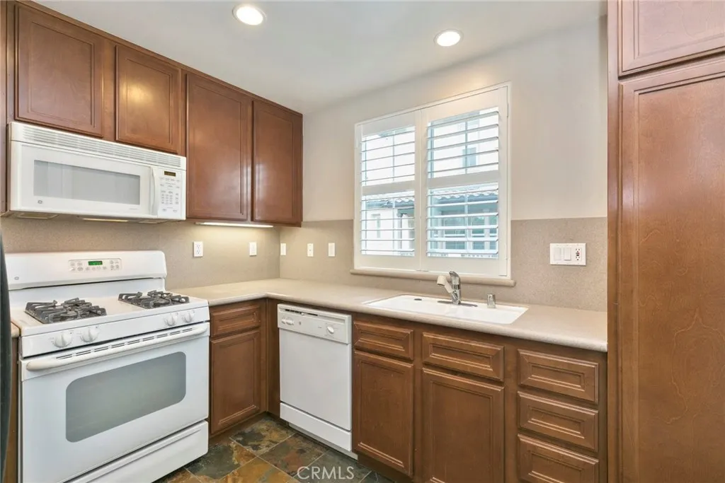 Irvine, California 92603, United States, 2 Bedrooms Bedrooms, ,3 BathroomsBathrooms,Residential,Active,189934