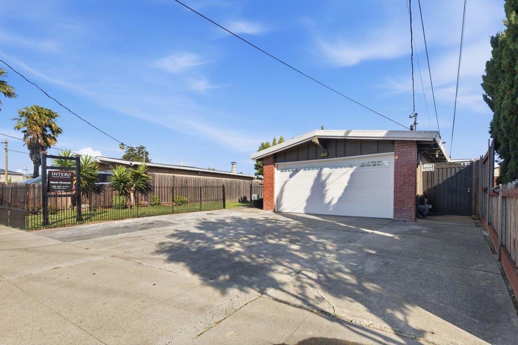 2136 Panama Street