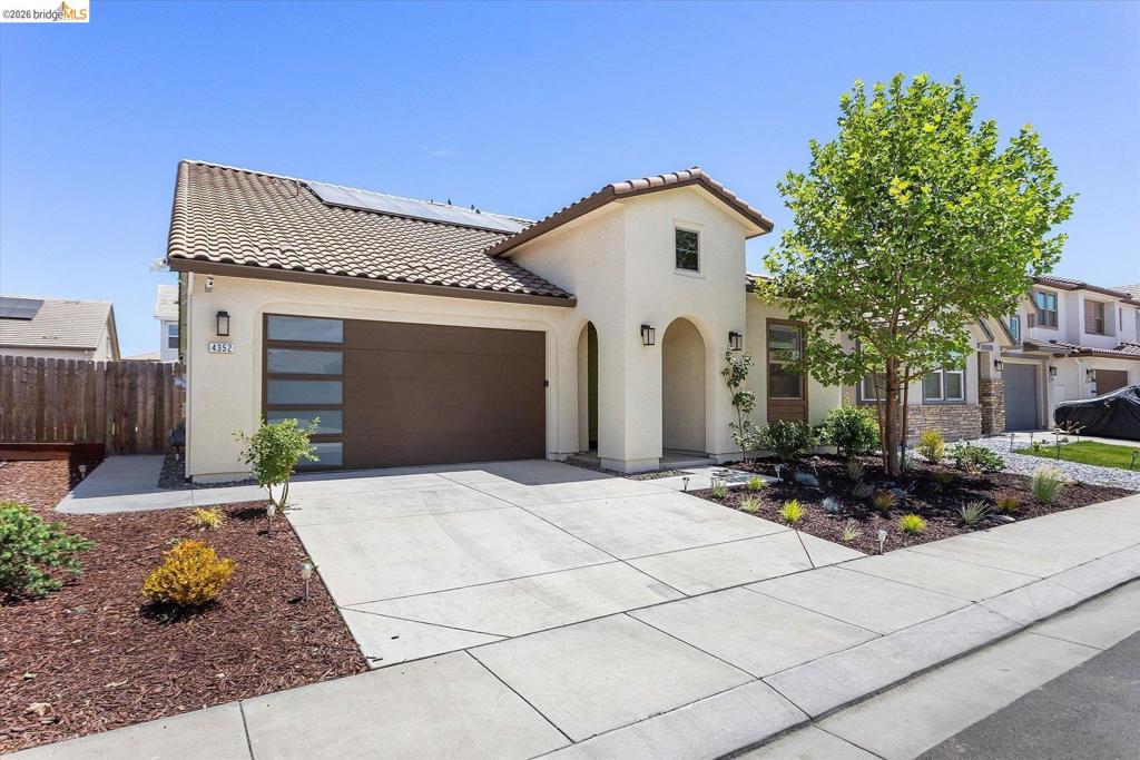 4352 Vanguard DR