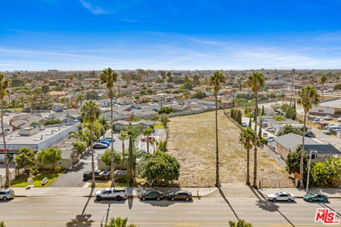 Tiny photo for 1263 S Oxnard Boulevard, Oxnard, CA 93030 (MLS # 26103515)