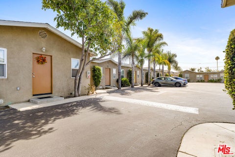 Photo of 1263 S Oxnard Boulevard, Oxnard, CA 93030 (MLS # 26103515)