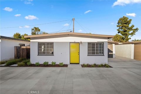 Photo of 2669 Orange Ave Ave #B, Costa Mesa, CA 92627 (MLS # NP25243575) Photo of 2669 Orange Ave Ave #B, Costa Mesa, CA 92627 (MLS # NP25243575)