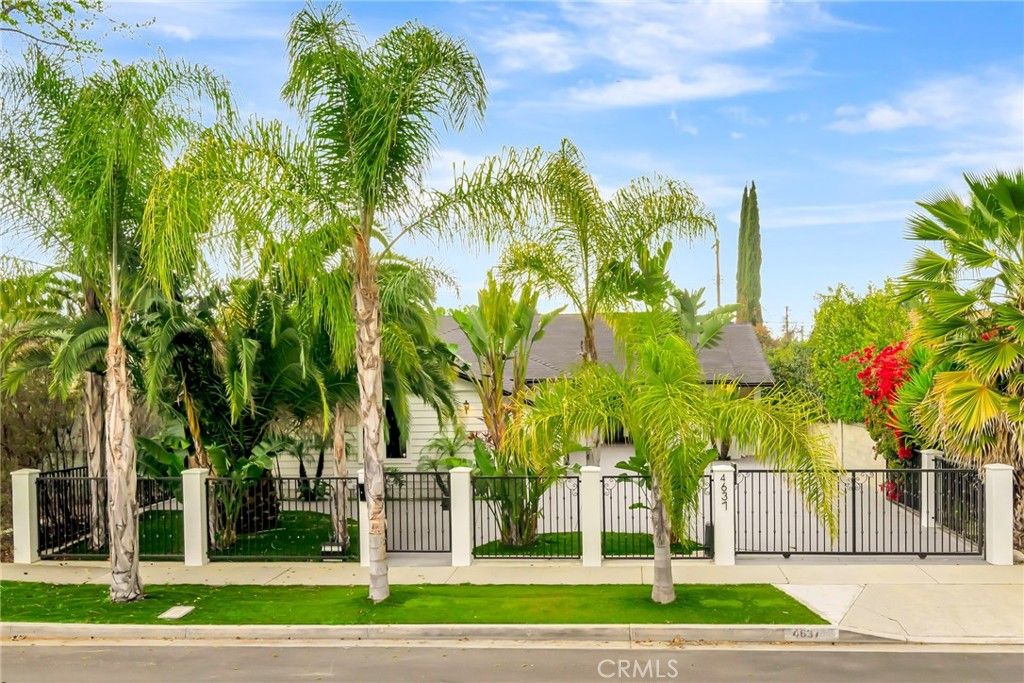 Photo of 4637 Nagle Avenue, Sherman Oaks, CA 91423 (MLS # SR25232612)