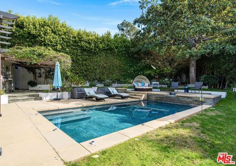 Photo of 2400 S Beverly Drive, Los Angeles, CA 90034 (MLS # 25585579)