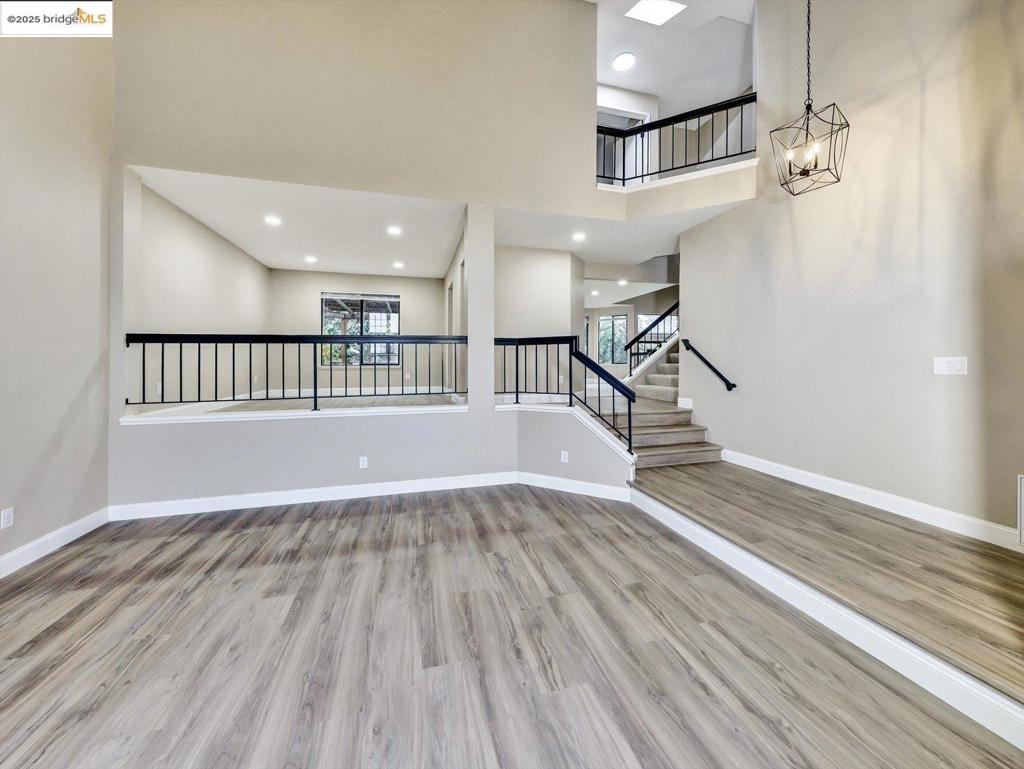 COUNTRY HILLS - Residential