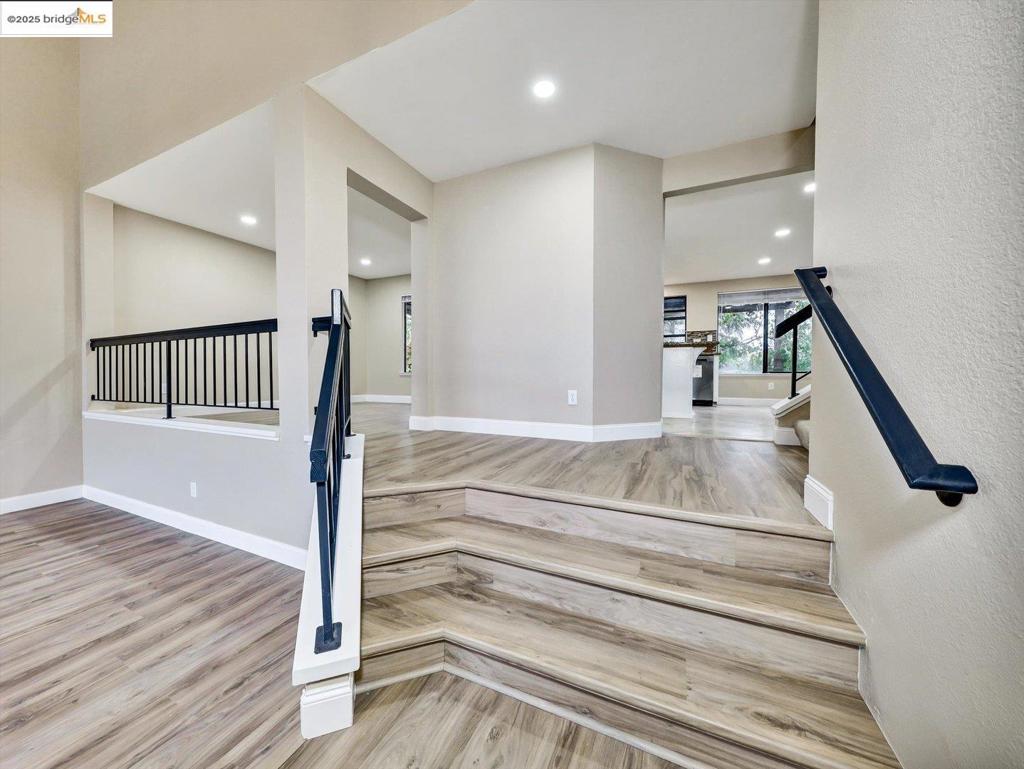 COUNTRY HILLS - Residential