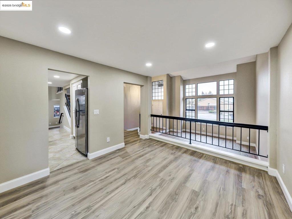 COUNTRY HILLS - Residential