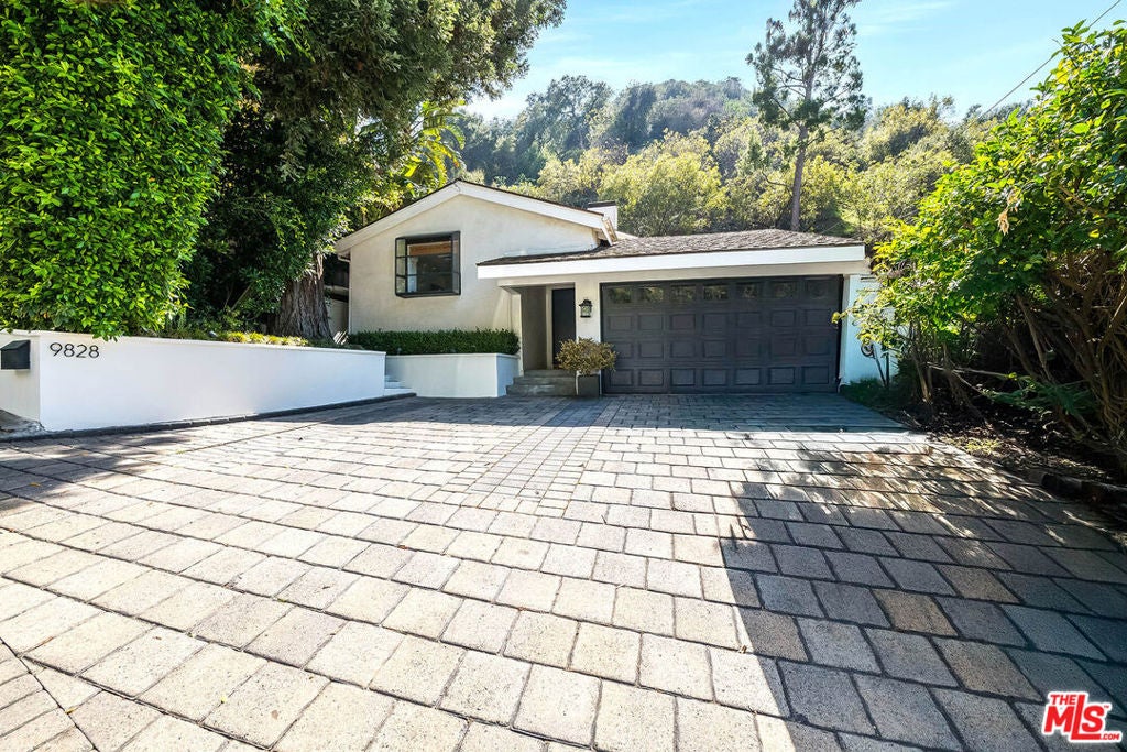 9828 Easton Drive