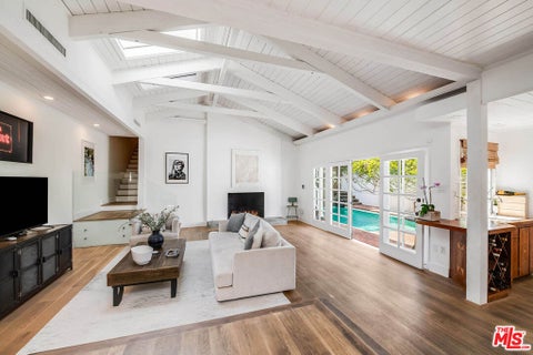 Photo of 9828 Easton Drive, Beverly Hills, CA 90210 (MLS # 26994469)
