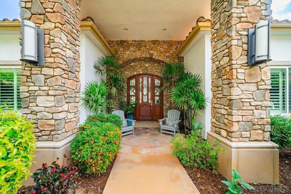 2860 Via Rancheros Way