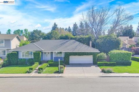 Photo of 2140 Tanager Ct Ct, Pleasanton, CA 94566 (MLS # 41128687)