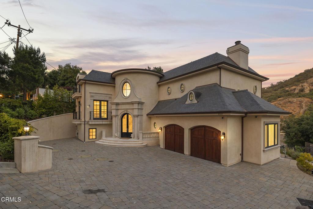 2112 Trentham Road