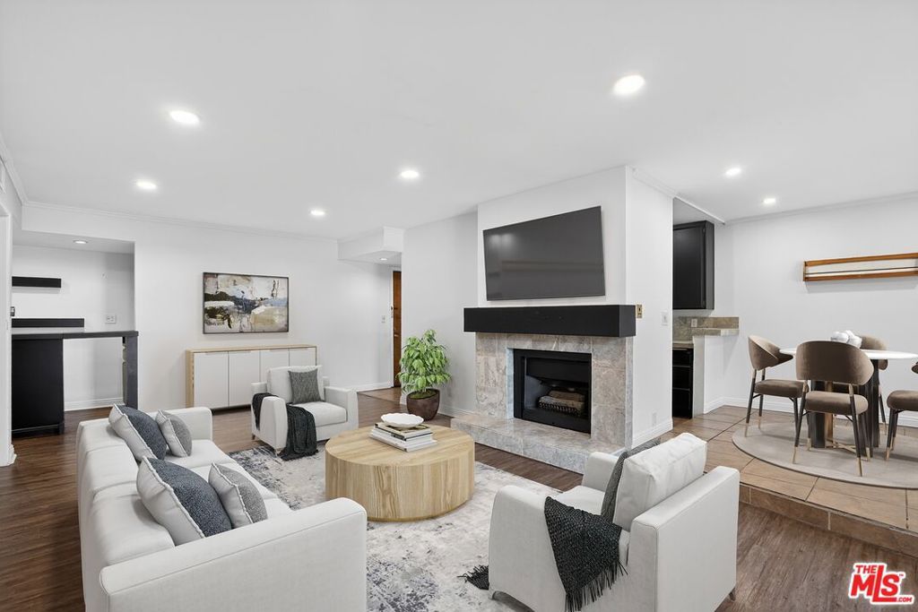 Photo of 12940 Riverside Drive #101, Sherman Oaks, CA 91423 (MLS # 25629591)