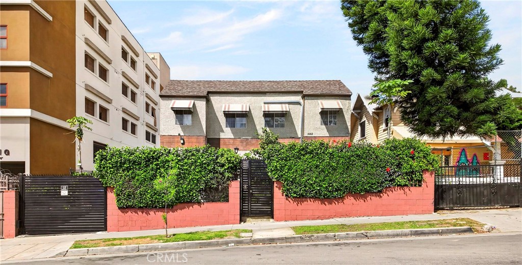 1053 S Oxford Avenue