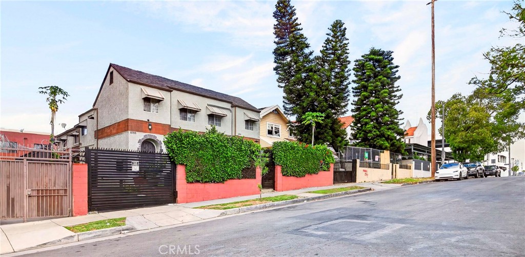 1053 S Oxford Avenue