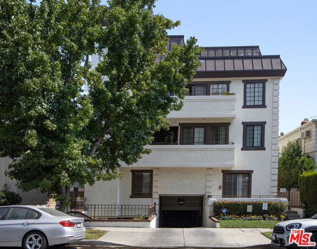 Photo of 432 S Hamel Road #302, Los Angeles, CA 90048 (MLS # 26635399)