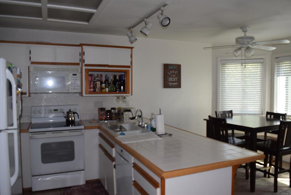 12616 Lakeshore 14