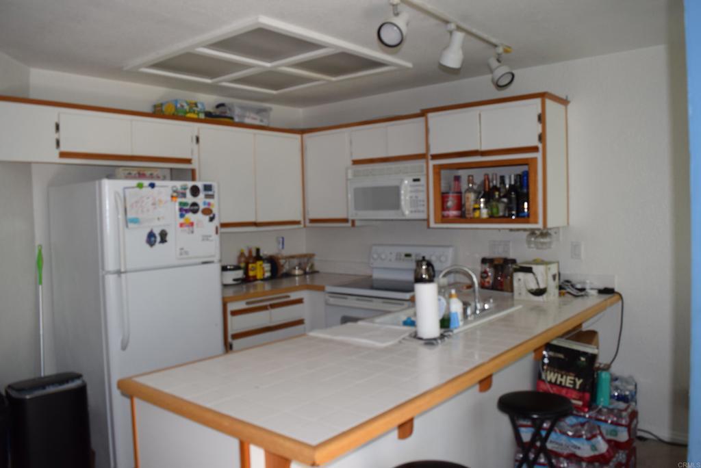 12616 Lakeshore 14