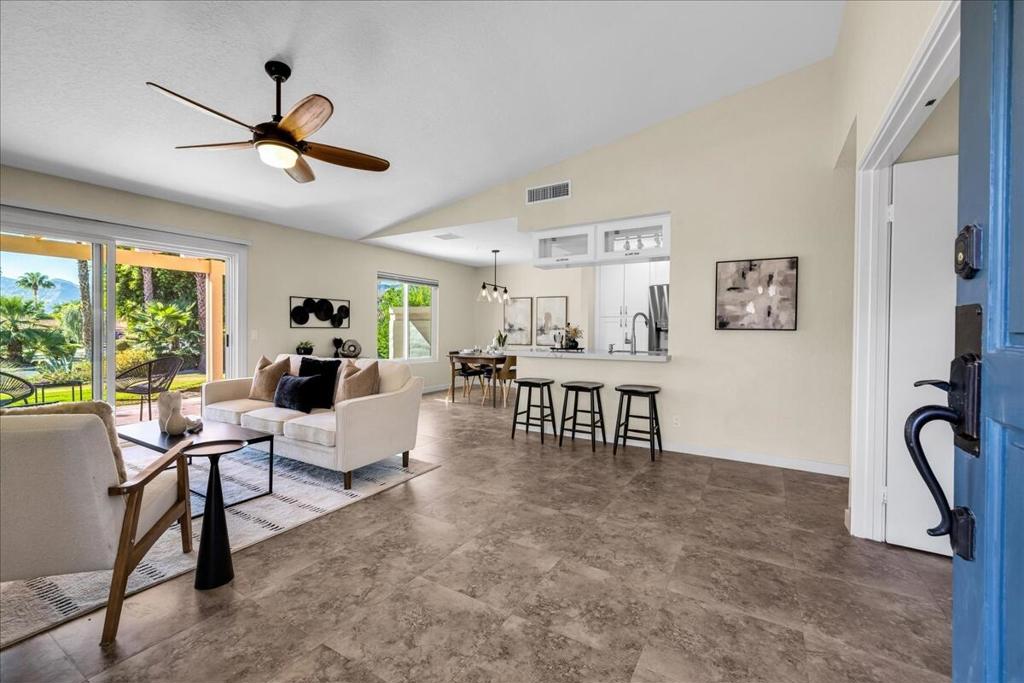 36266 Avenida De Las Montanas