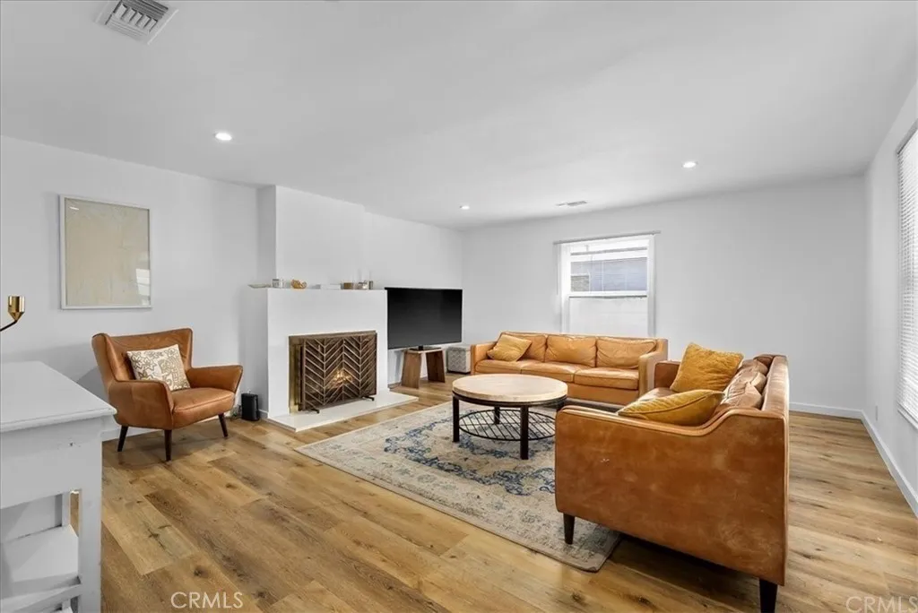 Inglewood, California 90303, United States, 4 Bedrooms Bedrooms, ,2 BathroomsBathrooms,Residential,Active,234817