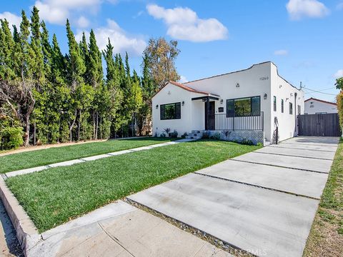Photo of 11260 Blix Street, North Hollywood, CA 91602 (MLS # GD26025830)