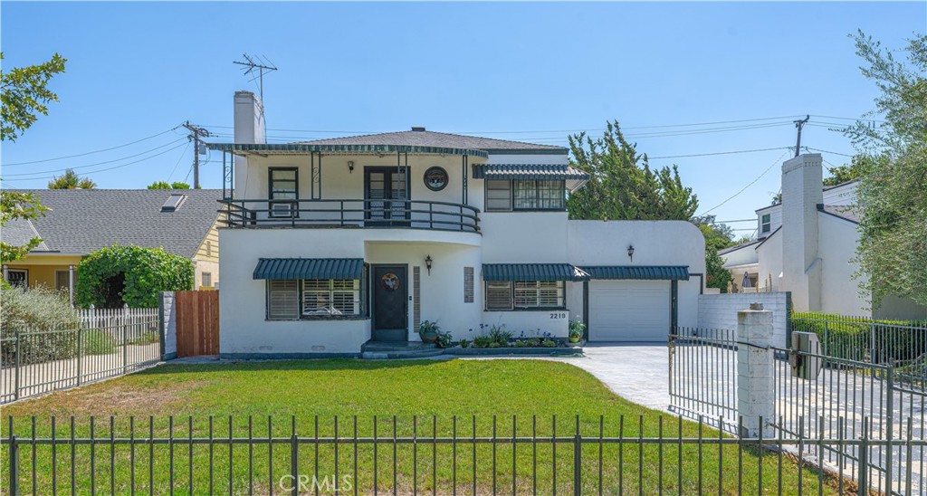 2219 N Flower Street