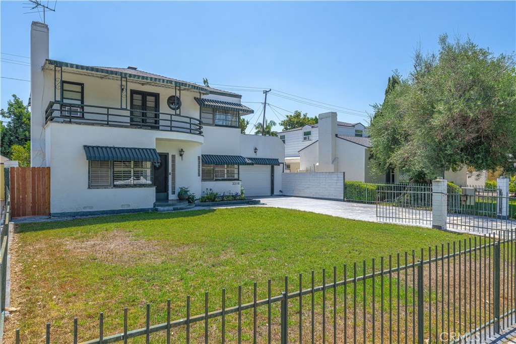 2219 N Flower Street