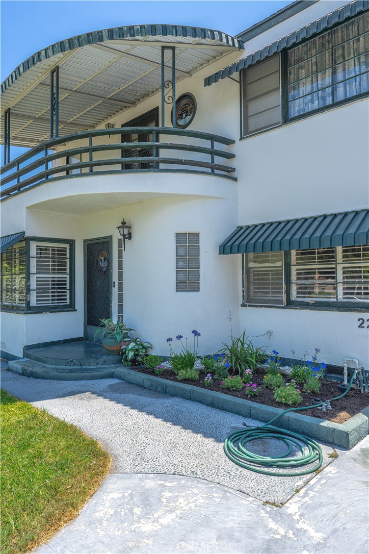 2219 N Flower Street