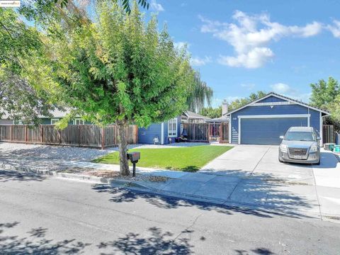 Photo of 3061 Browning Ct, Brentwood, CA 94513 (MLS # 41110115) Photo of 3061 Browning Ct, Brentwood, CA 94513 (MLS # 41110115)