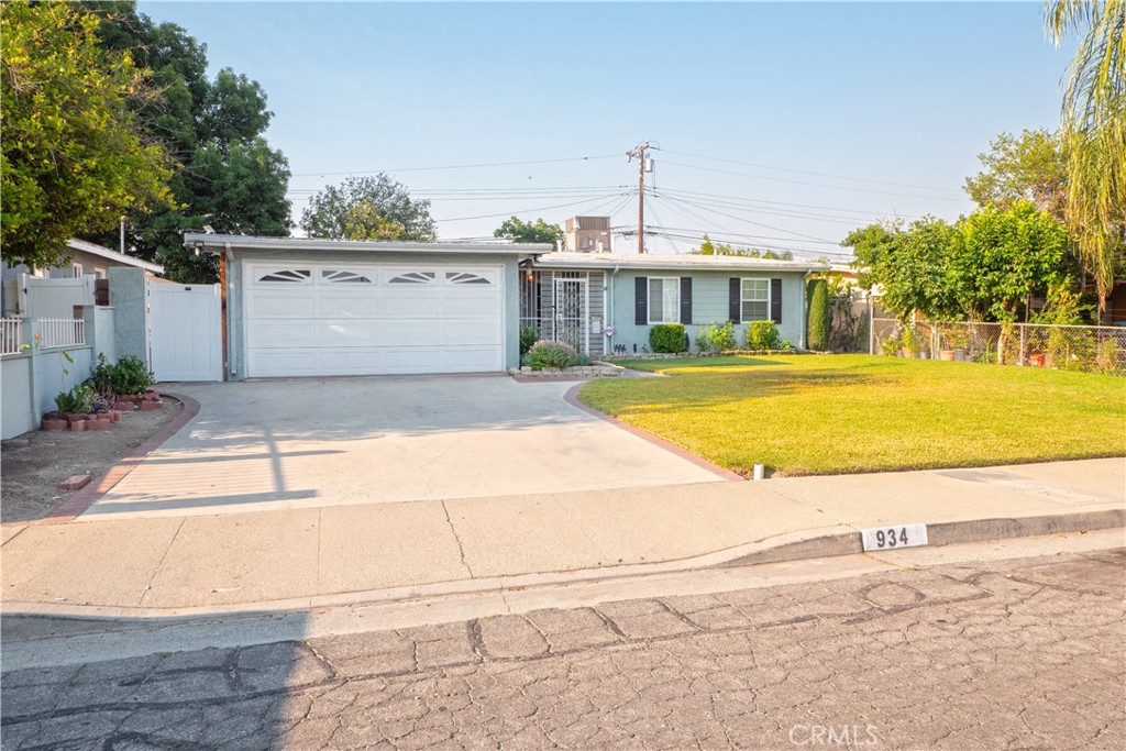 Stunning Turnkey Home in North Pomona!
Welcome to 934 Hallwood Ave — where style, comfort, and upgrades meet! This 3-bedroom, 2-bath beauty is loaded with modern features and ready for you to move right in.
Step inside and fall in love with the soaring high wood beam ceilings and bright, open living space with permitted additional square footage—perfect for entertaining! The newly remodeled kitchen is a showstopper, featuring quartz countertops, a chic breakfast bar, wine cooler, and sleek finishes.
Enjoy brand-new central heating & cooling, vinyl flooring throughout, upgraded bathrooms, and a tankless water heater for ultimate efficiency. The front and back yards are beautifully landscaped, giving you amazing curb appeal and a backyard retreat for relaxing or hosting.
This home truly checks every box — modern, turnkey, and move-in ready! Don’t wait… your dream home is here!