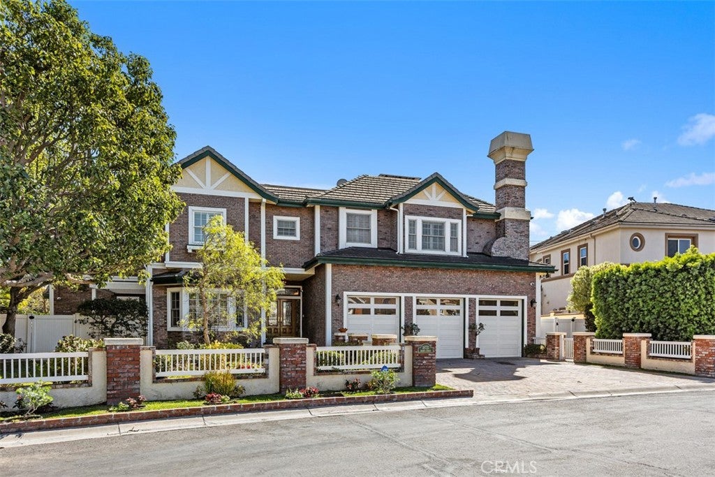 Photo of 18732 Jockey Circle CIR, Huntington Beach, CA 92648 (MLS # OC26225265)