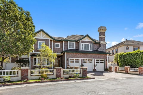 Photo of 18732 Jockey Circle CIR, Huntington Beach, CA 92648 (MLS # OC26225265)