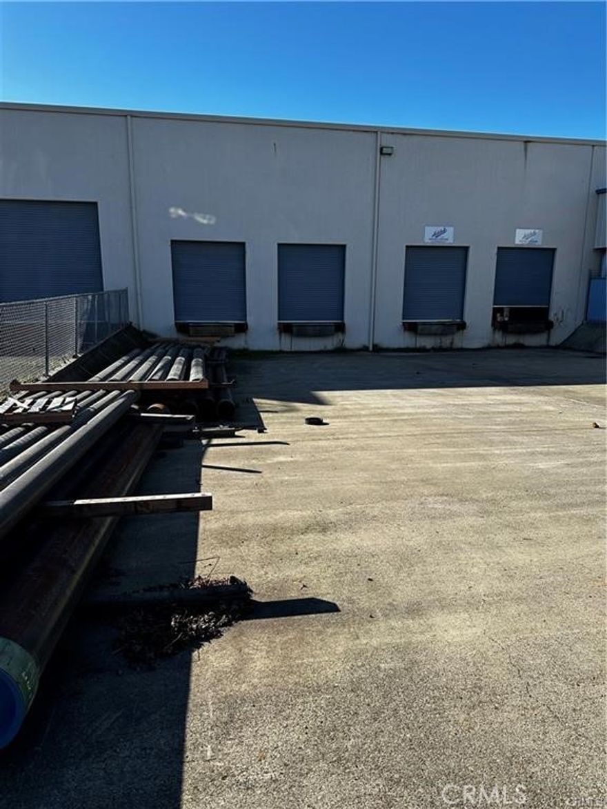 Large open warehouse available with two roll-ups and two docks.  Owner would be willing to make infill improvments depending on lease terms offered.