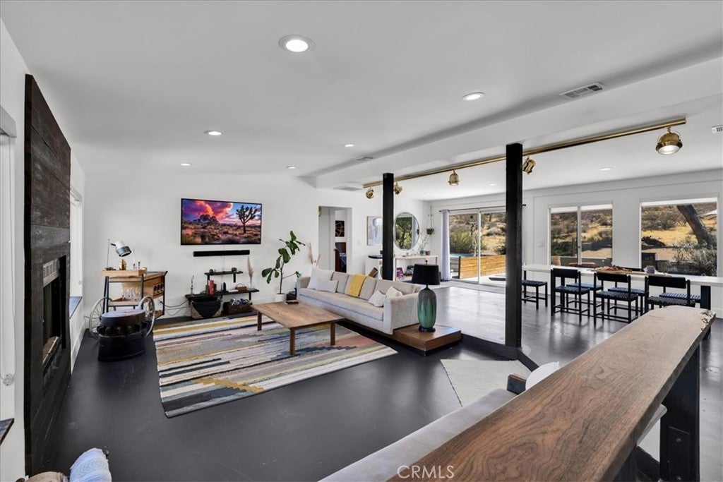 60313 Pueblo Trail