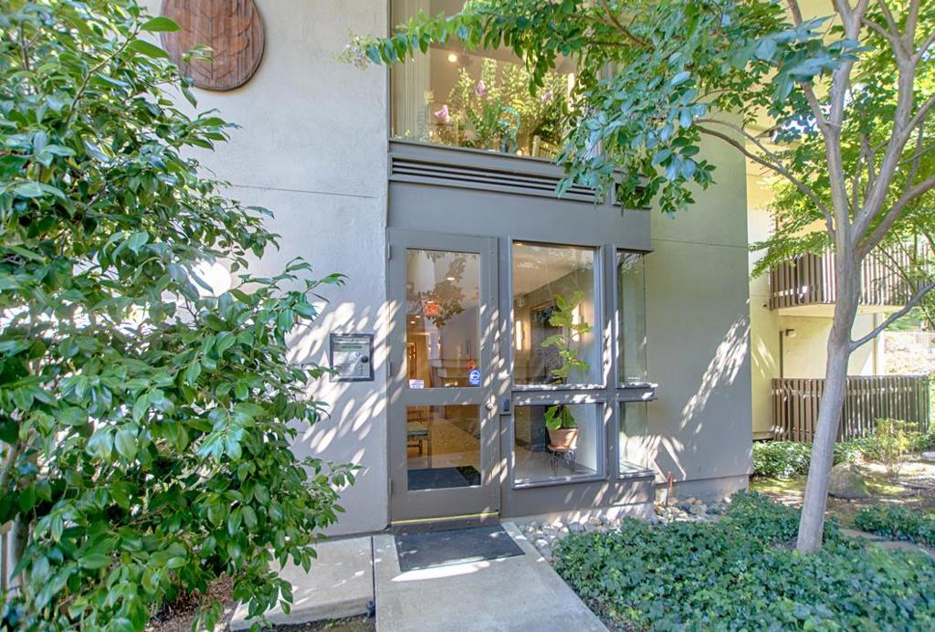 2140 Santa Cruz Avenue B106